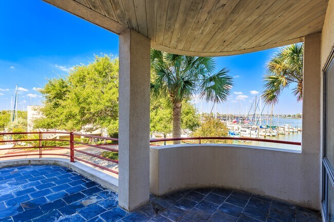 Building Photo - 1302 Marina Bay Dr