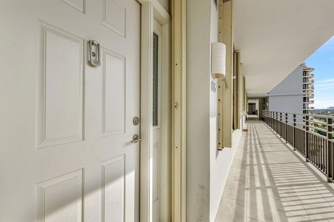 Building Photo - 840 Ocean Dr