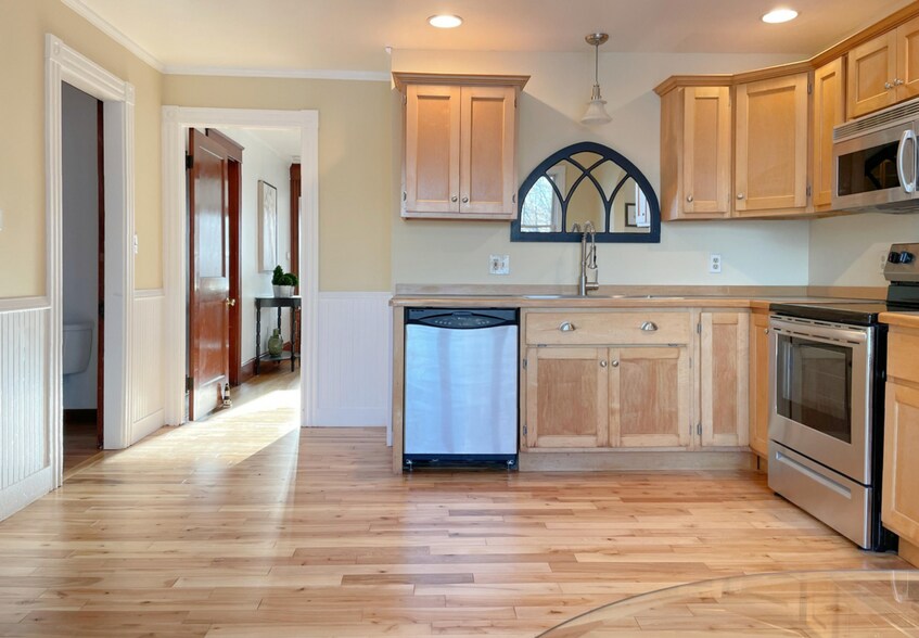 Building Photo - 147 Cleaves St