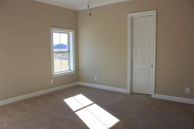 Building Photo - 5 bed, 3.5 bath home in Cotswolds!