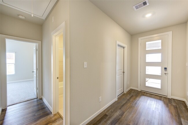 Building Photo - 6219 Lost Rdg Ln