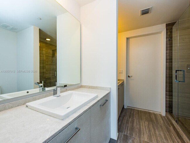 Building Photo - 1010 Brickell Ave