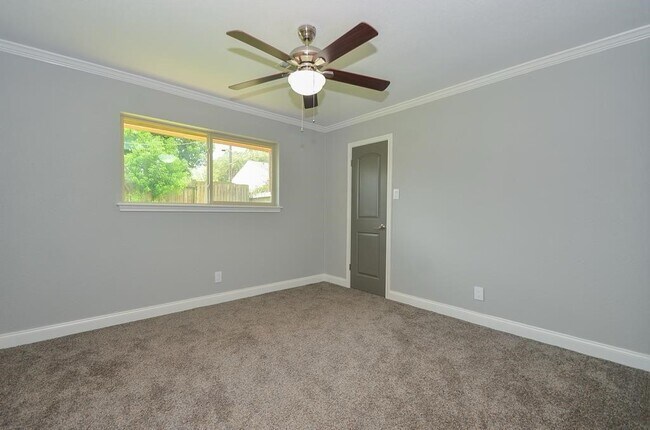 Building Photo - 867 Carlingford Ln