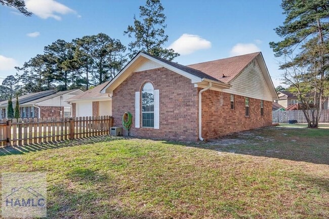 Building Photo - 606 Windhaven Dr