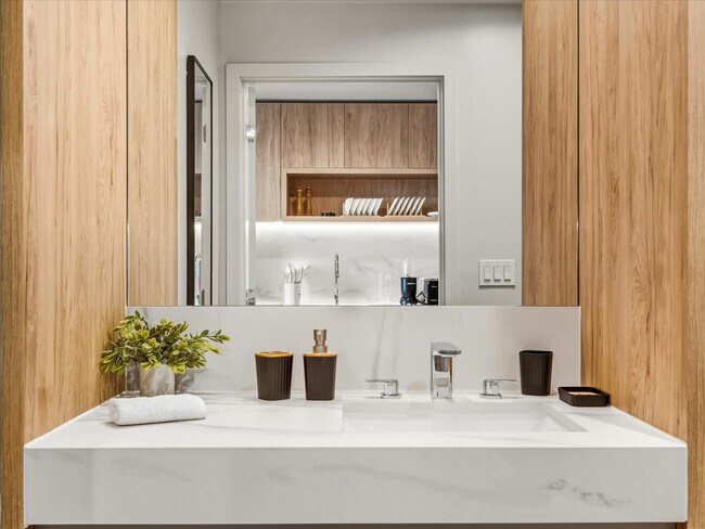 Building Photo - 11 NE 6th St