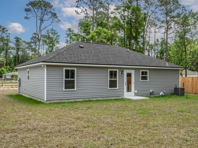 Building Photo - New 3 Bedroom Home Available Now!