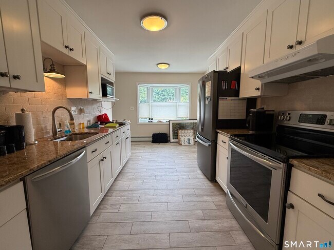 Building Photo - 4 Castle Meadow Dr
