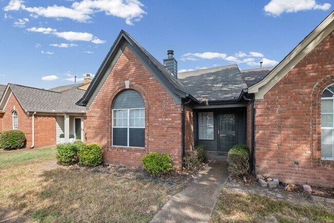 Building Photo - 7782 Shadowland Dr