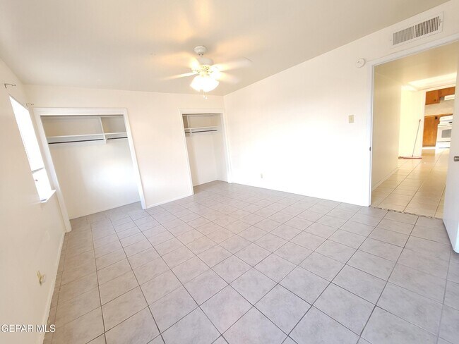 Building Photo - 9513 Fairfax St