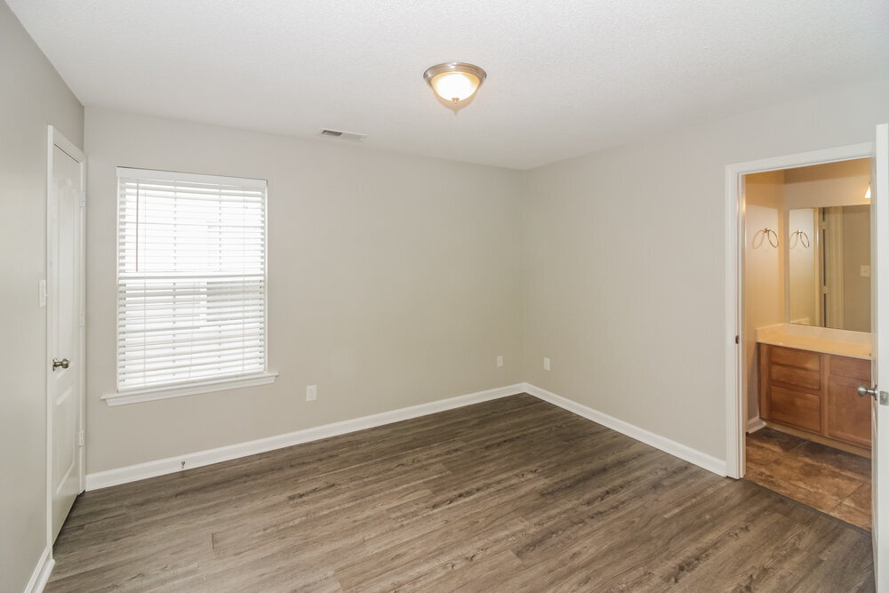 Building Photo - 10093 Woodland Hills Dr