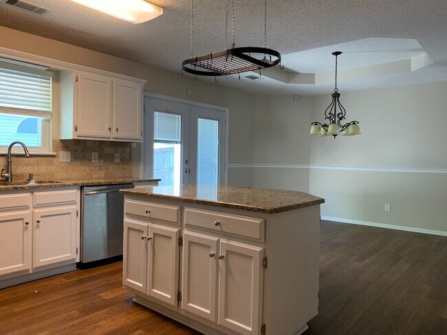 Building Photo - 1 Summer Ridge Ct