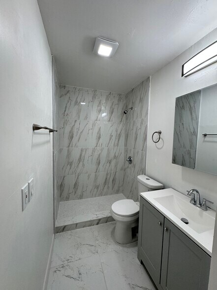 Building Photo - 1017 N E St