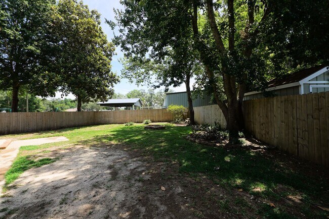 Building Photo - Great Fort Walton Beach Location