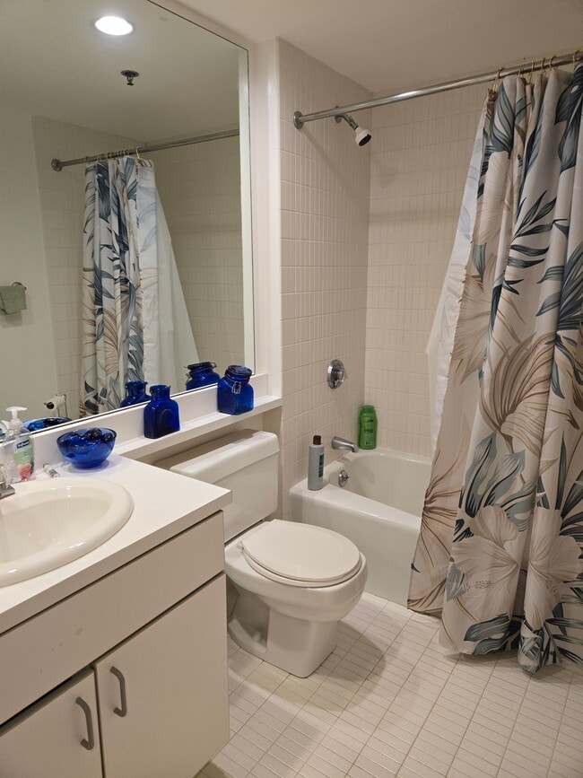 Building Photo - 193 Oak St