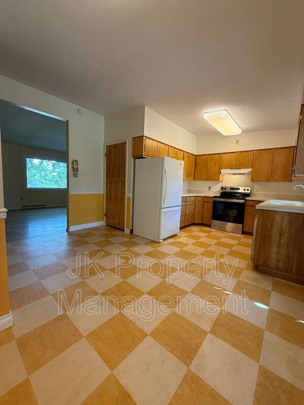 Building Photo - 1015 Carlos Dr