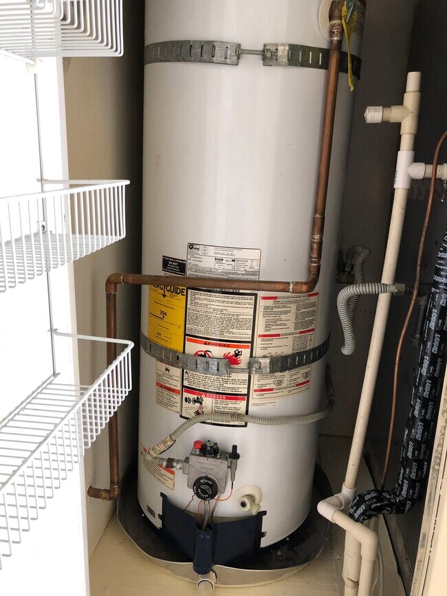 Building Photo - 32 Lakeview Cir