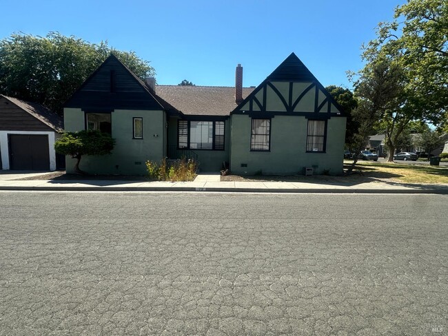 Building Photo - 75 Ventura St