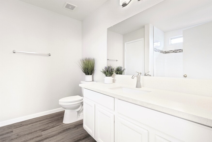 Master Bathroom 2 - 664 E Mariposa Pl