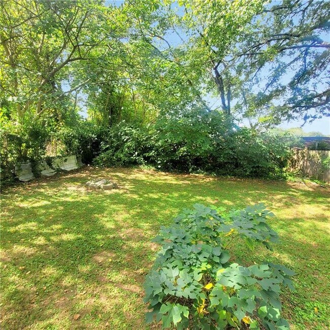 Building Photo - 1093 Windsor St SW