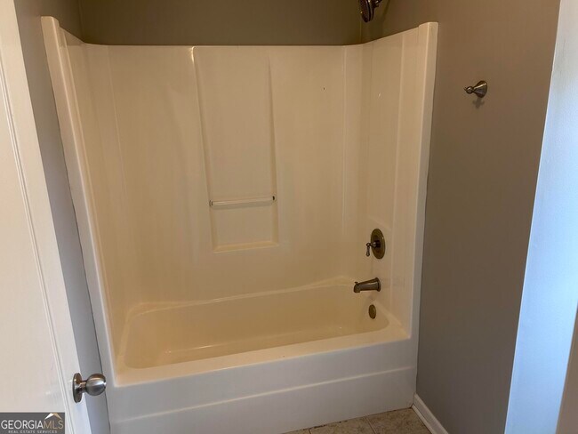 Building Photo - 4901 Planters Walk