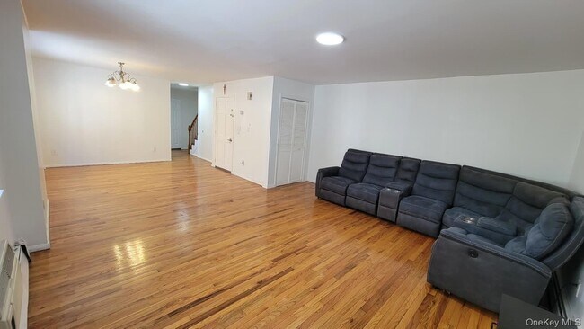 Building Photo - 6201 Spencer Terrace