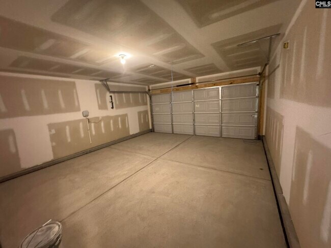 Building Photo - 1074 Begonia Dr