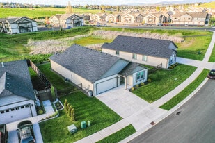 Building Photo - 1640 SW Panorama Dr