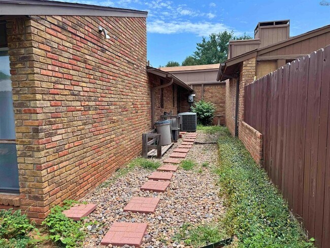 Building Photo - 2814 Mill Valley Dr