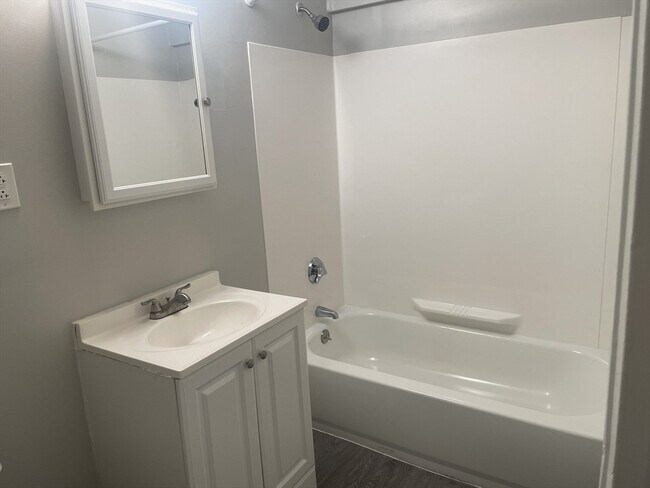 Building Photo - 55 Elmwood Park