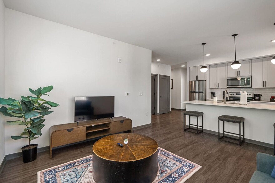 Building Photo - 6160 N Rural St