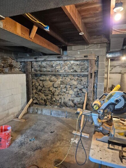 Building Photo - 407 1st St