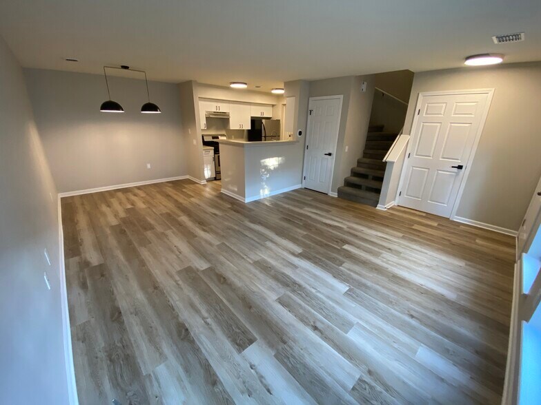 Lower floor - 2989 Holborn Cir