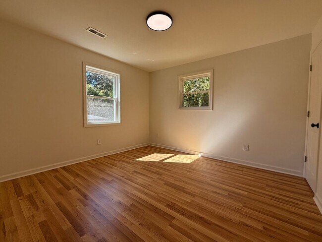 Building Photo - 3 bed/2 bath rental in Norwood