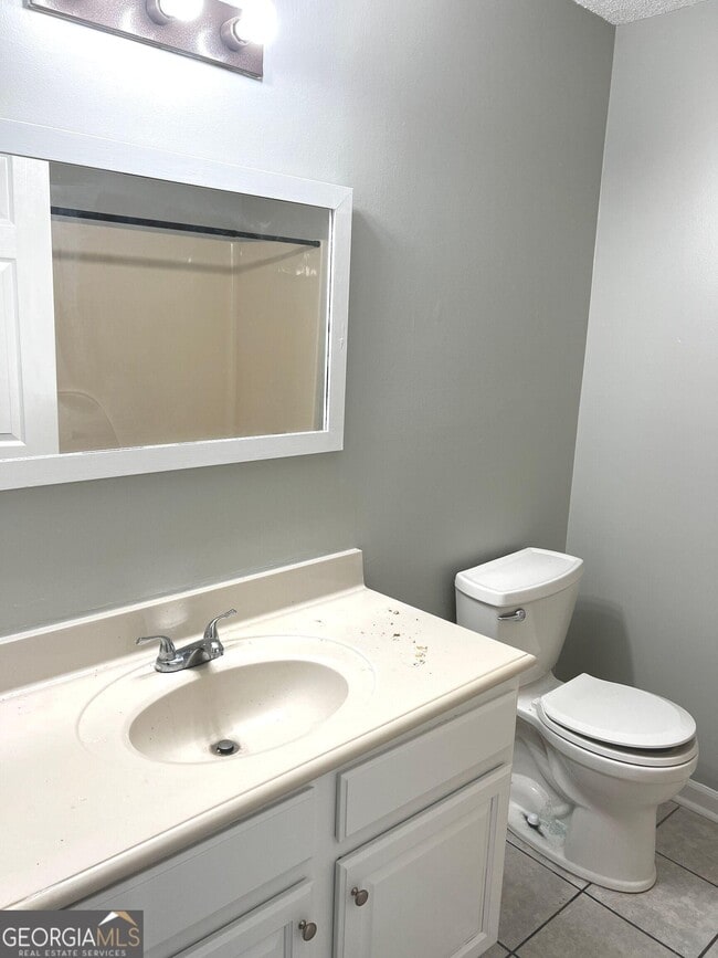 Building Photo - 141 Lakeside Dr