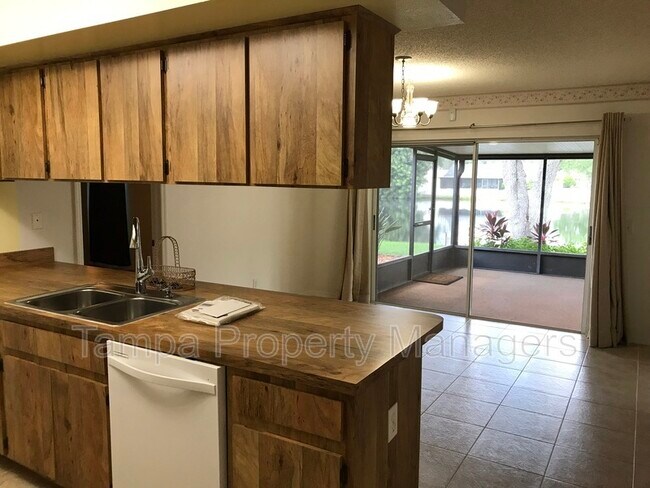 Building Photo - 16214 Pebblebrook Dr