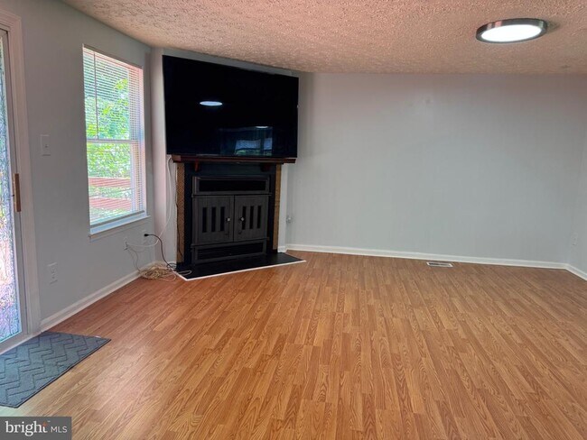 Building Photo - 6917 Villa-Del-Rey Ct