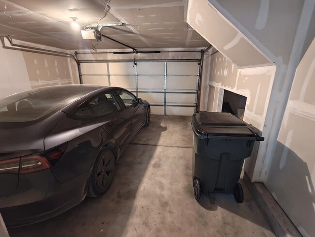 Building Photo - 1819 Indian Hill Ln