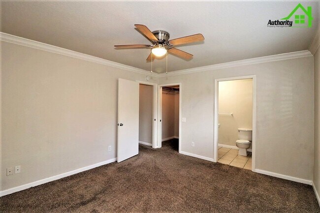 Building Photo - 866 Spaniel Dr