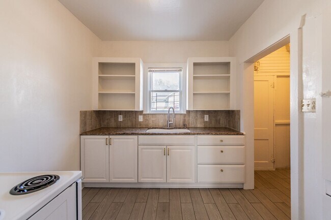 Building Photo - 631 E Ashby Pl