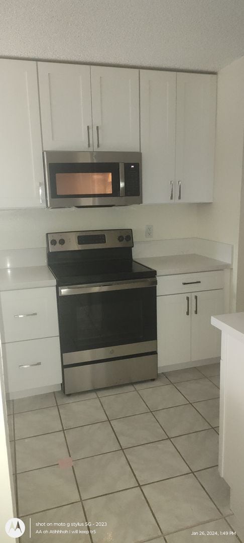 Building Photo - Beautiful 4 bed/ 2 bath/ 2 parking In Kaneohe