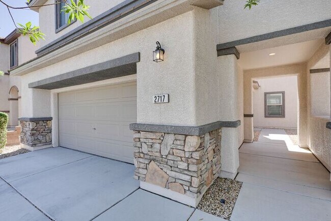 Building Photo - SPACIOUS 3 BEDROOM HOME IN 89044