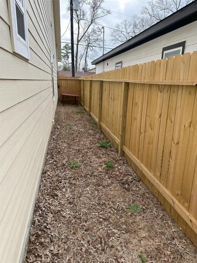 Building Photo - 16625 E Lynbrook