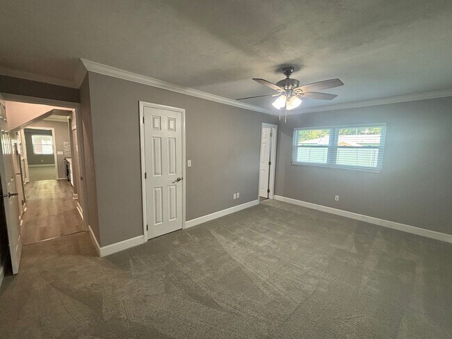 Building Photo - Beautifully Remodeled Home / Plenty of Add...