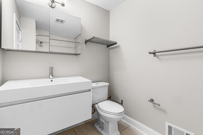 Building Photo - 629 Willivee Dr
