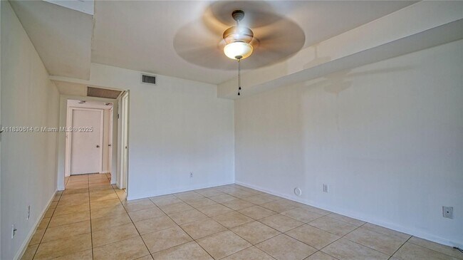 Building Photo - 11101 SW 15th Manor