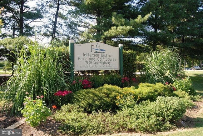 Building Photo - 7717 Inversham Dr