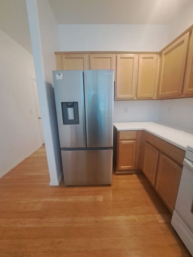 Building Photo - 3 Bedroom A/C Pet Friendly - Hillsboro