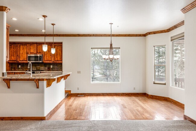 Building Photo - Freshly Renovated Deer Mountain Home for Rent NOW!