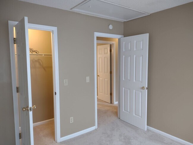Building Photo - 202 Hookston Way