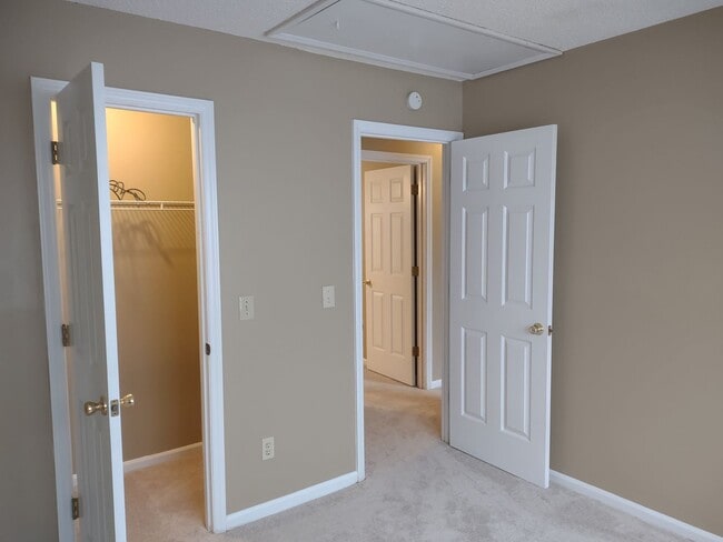 Building Photo - Lovely Upgraded Tri Level Home in Irmo!